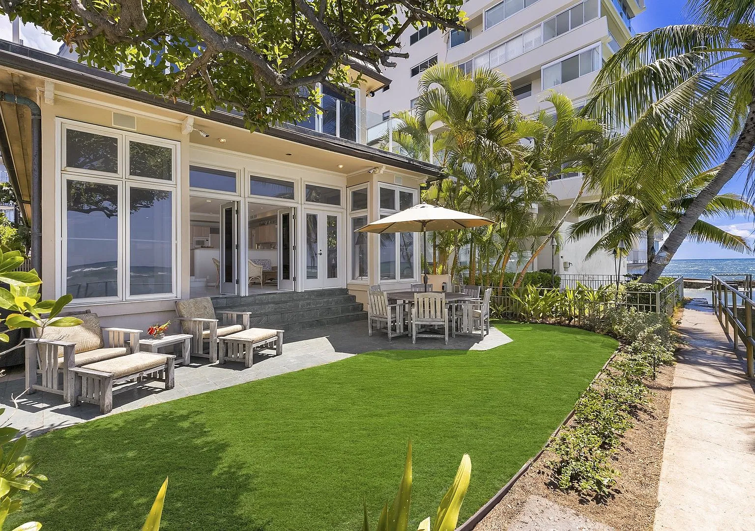 Oceanfront, Diamond Head Surf House — Photo 1