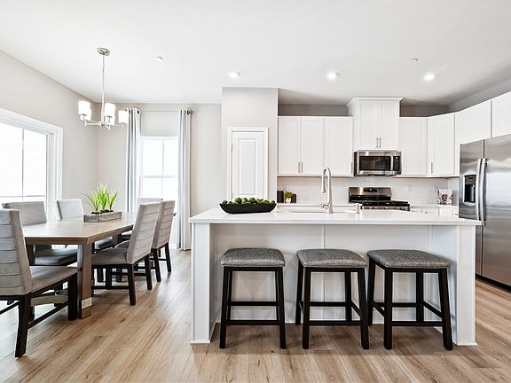 2nd image of Curtis Cir