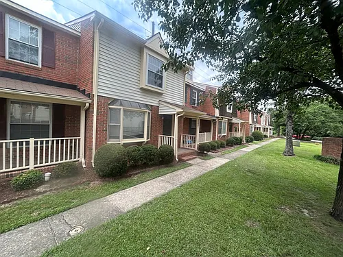 940-702 Glenn St Photo 1