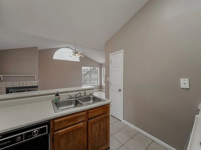 104 Waters Edge Ln #104 — Photo 5