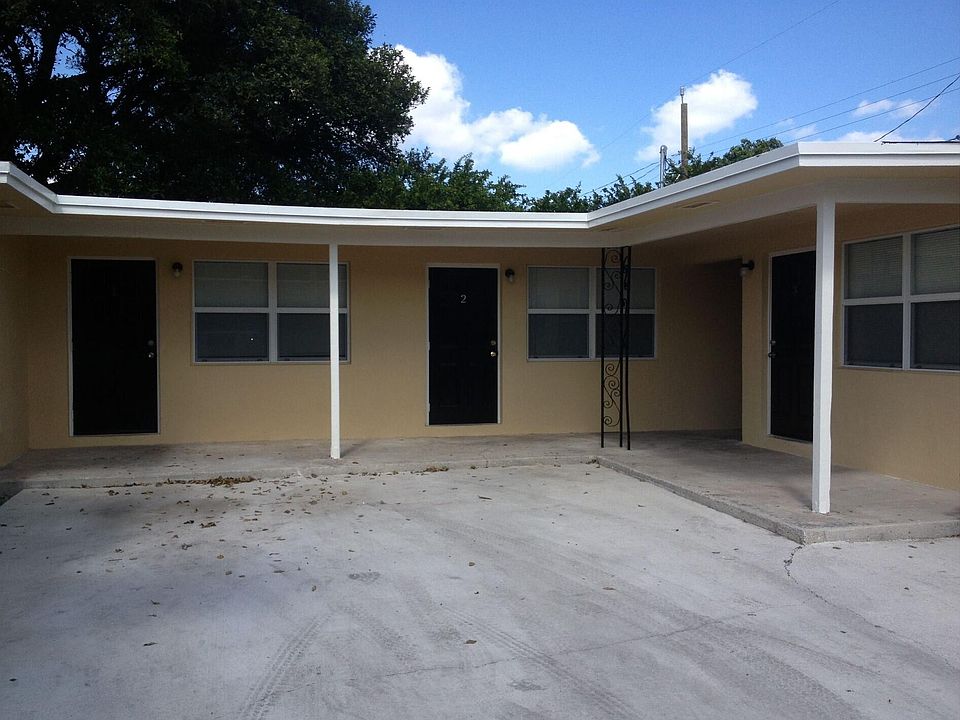 1st image of 832 S J Street