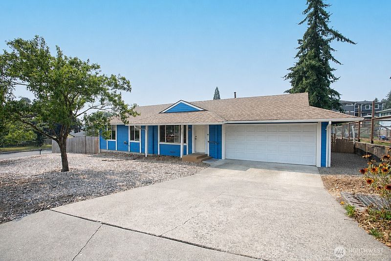 2nd image of 2129 Poplar Drive