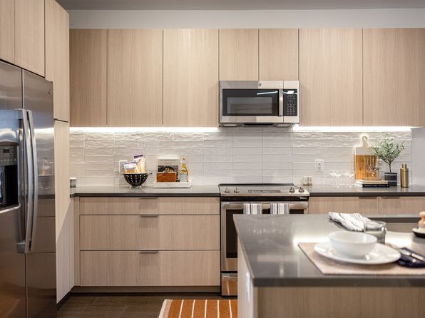 10 Fenton Main St #Townhouse E-582
