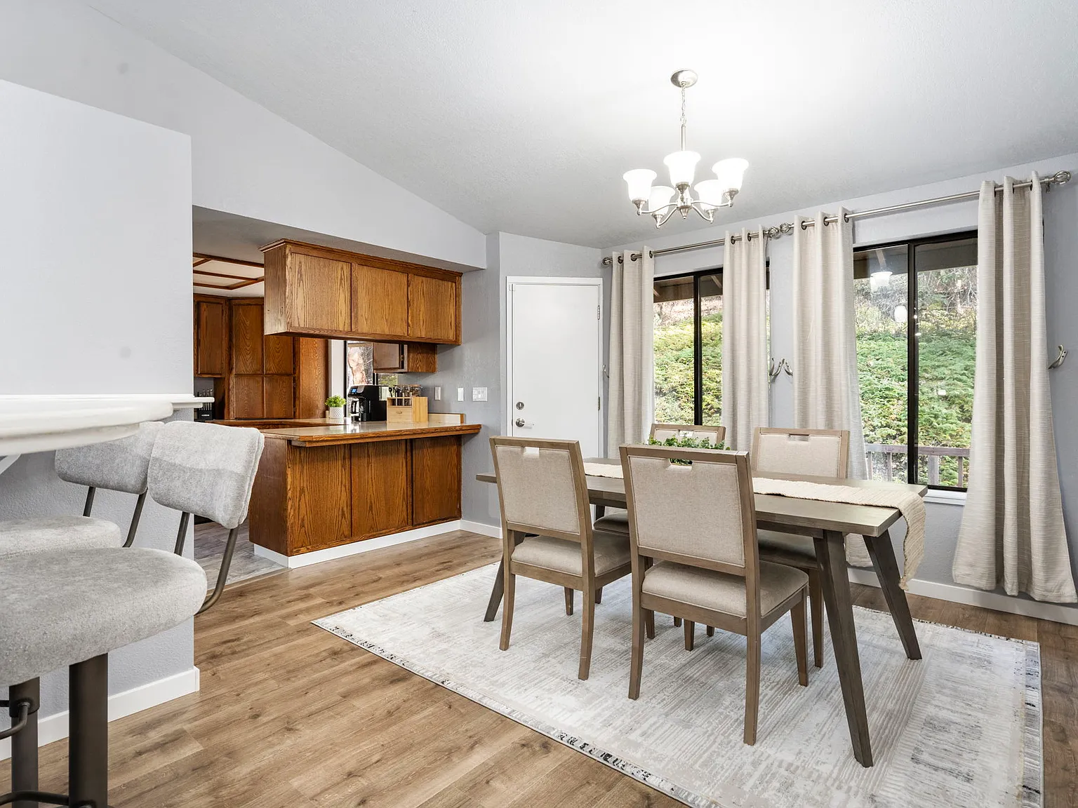 4 bed, 1986 sqft, $5,000 — Photo 4