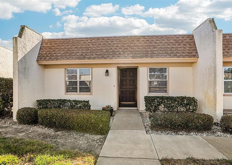 1st image of 11120 Carriage Hill Dr APT 1