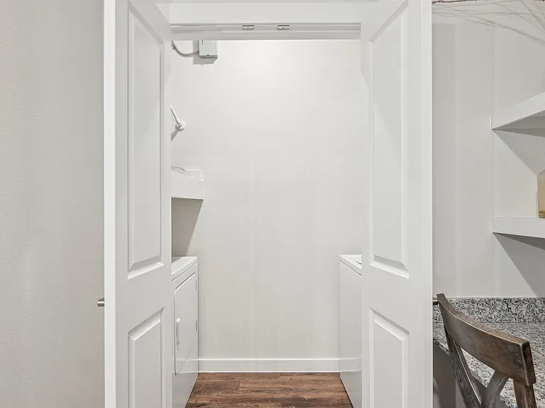 Luxia Rockwall Downes — Photo 17