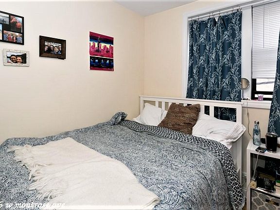 3rd image of 1756 W Montrose Ave #1011