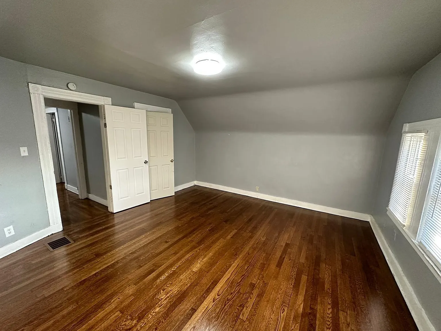 543 Orchard St - 3rd Floor — Photo 1