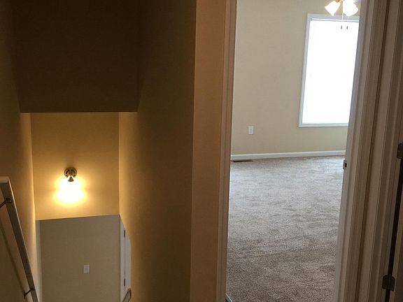 5th image of 1001 Autumn Leaf Dr APT 4
