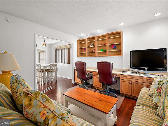 4th image of 702 Kelly Rd #702A