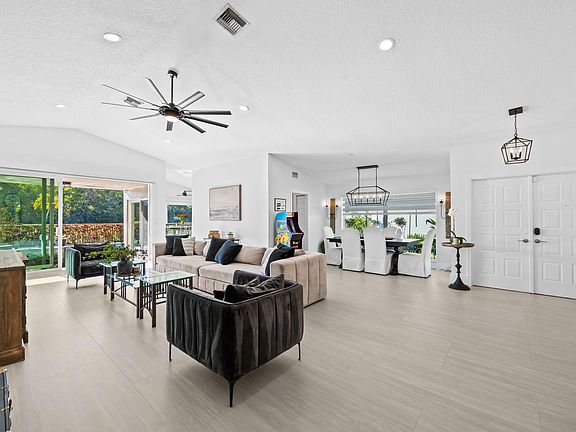 5th image of 11108 Clover Leaf Circle