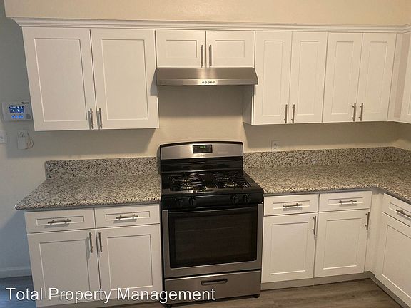 4th image of 2902 S Verde Vista St
