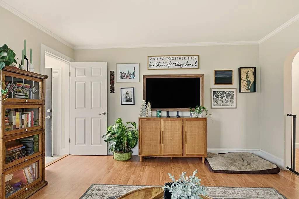 3 bed, 1645 sqft, $3,700 — Photo 4