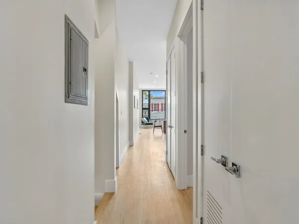 220 Freeman Avenue image 29 of 47