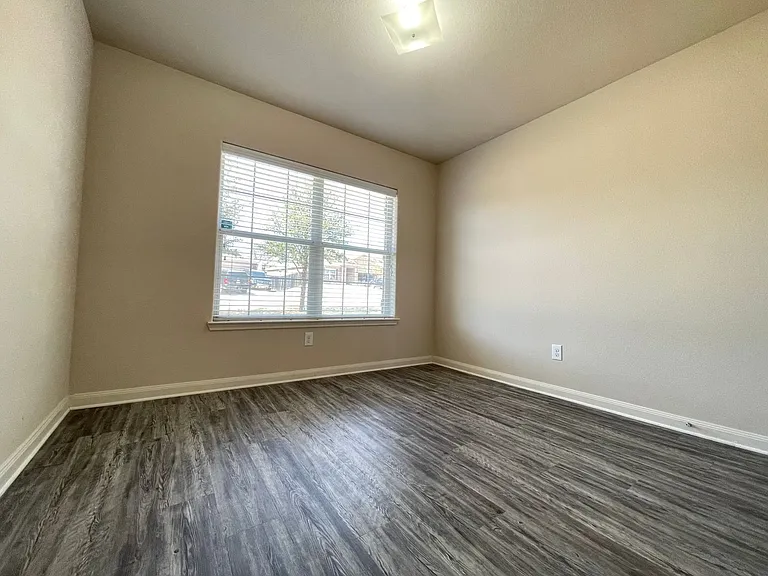 207 Dodge City Trl — Photo 6