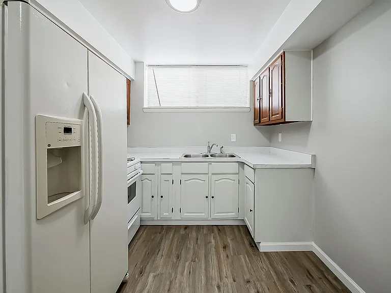 149 Huronview Ct — Photo 7