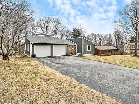 3rd image of 6124 Saddleridge Cir