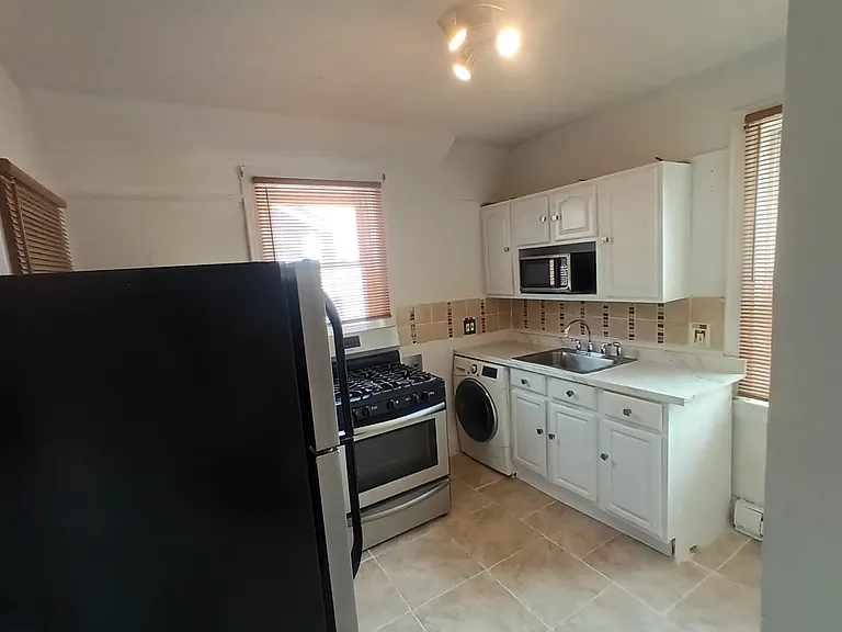417 S 1st Ave #2 — Photo 1