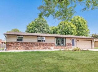 2343 Yellowstone Dr, Green Bay, WI 54311