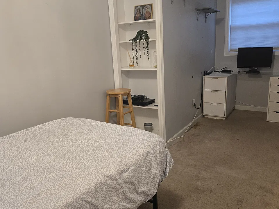 104 Manor Pkwy #2