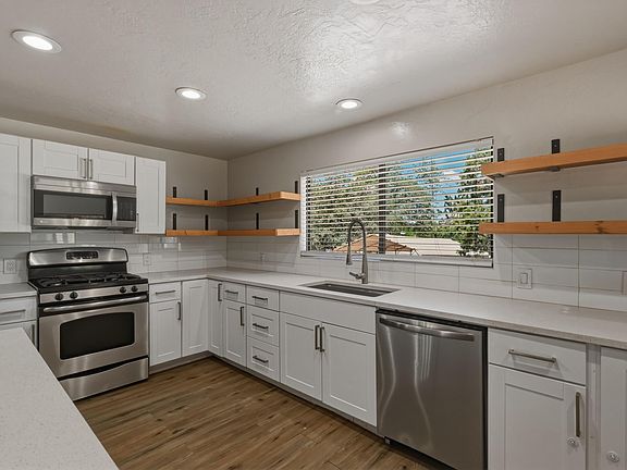 3rd image of 209 W Estate Ln