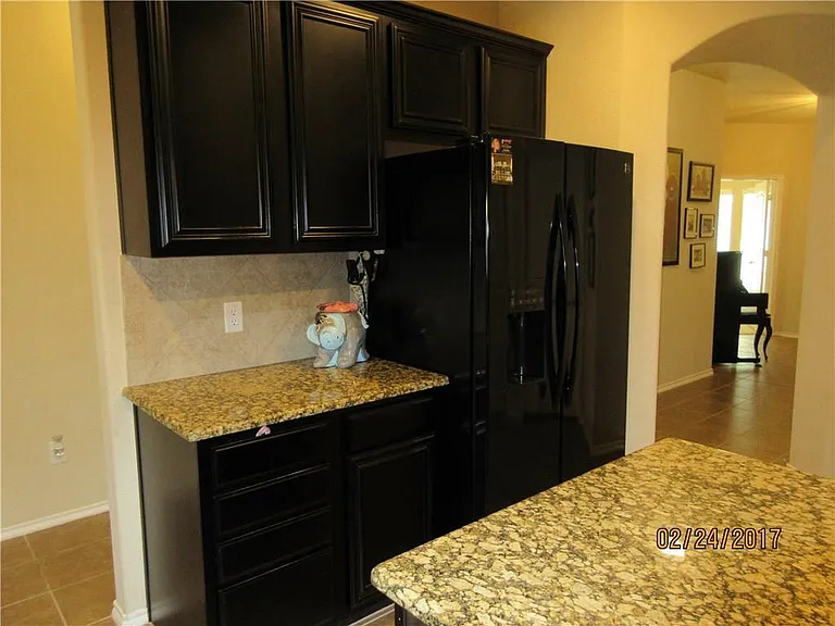 1110 Lubbock Ln — Photo 14