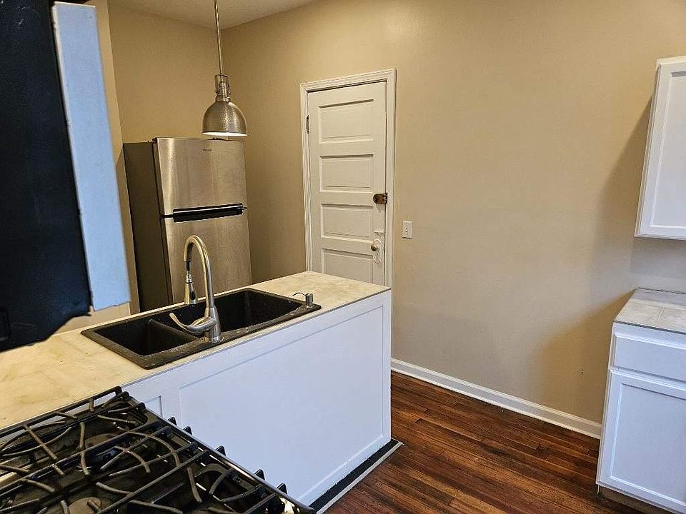 1st image of 944 Lafayette Ave #944