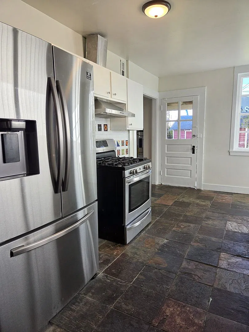 2029 Lincoln Street — Photo 3