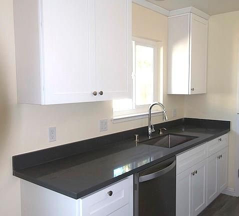3rd image of 939 Rose Ave #A
