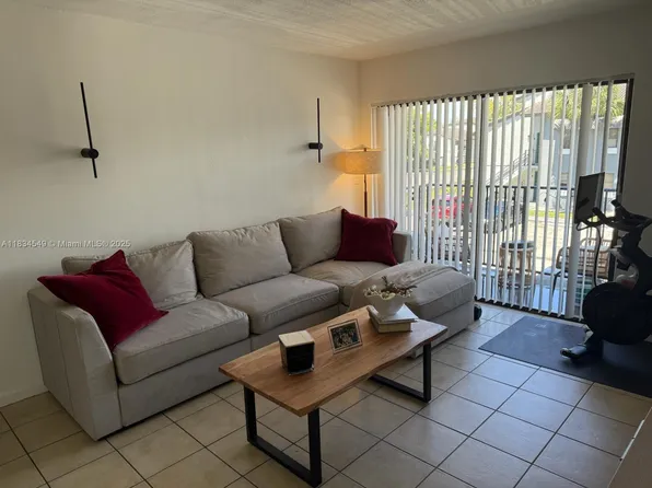 7180 NW 179th St APT 202, Hialeah, FL 33015