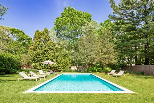 1 Cowhill Ln Photo 1