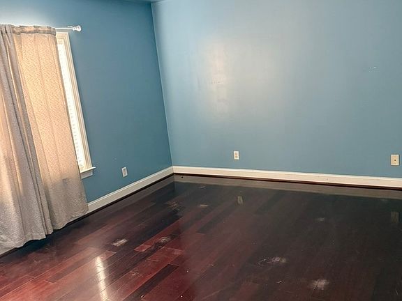 3rd image of 3909 Barclay Way