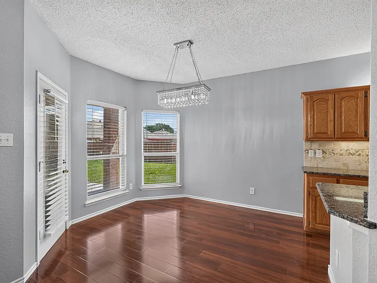 3113 Lochaven Dr — Photo 9