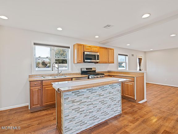 3rd image of 958 Mercer Drive