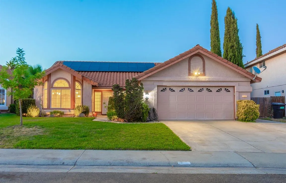 3349 El Valle Way photo 1