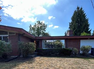 627 SW Normandy Rd, Seattle, WA 98166