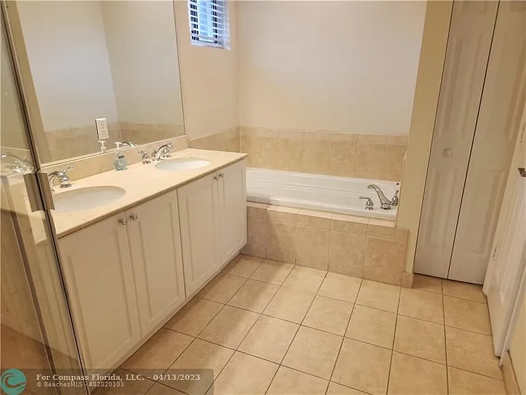6094 Live Oak Ct #A — Photo 11