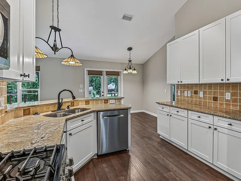 6326 Glasgow Dr — Photo 19