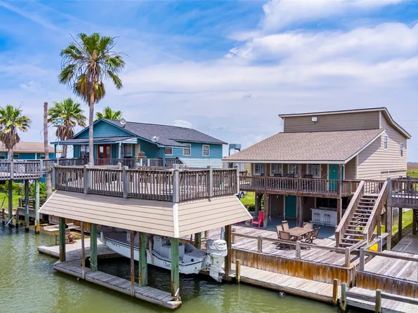 1247 Bay St, Crystal Beach, TX 77650