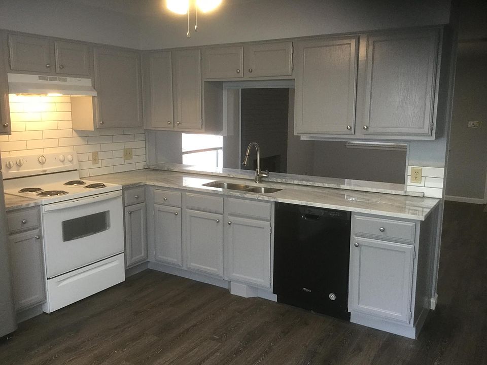 1st image of 2105 Granberry Dr #B