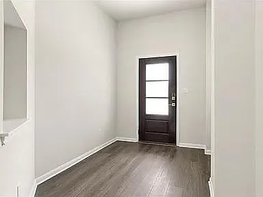 112 Falkland St — Photo 3