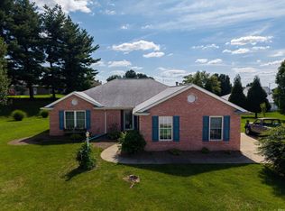 1906 N Windsor Ct, Huntingburg, IN 47542