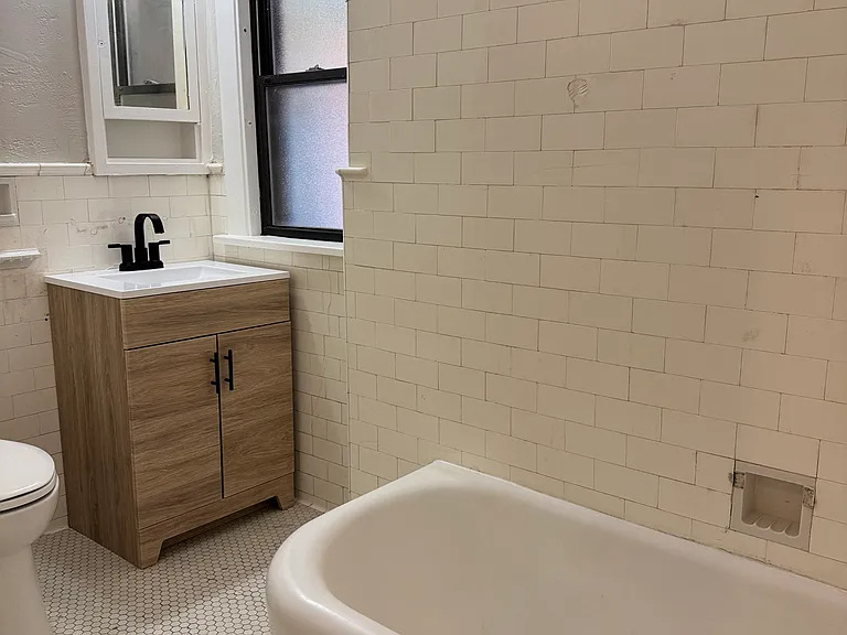 2816 Broadway Ave #K — Photo 14