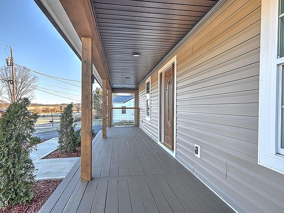 4th image of 104 Powell St