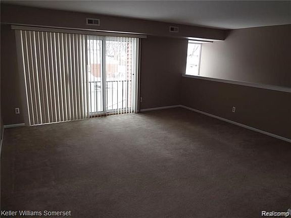 5th image of 611 Sunset Ln