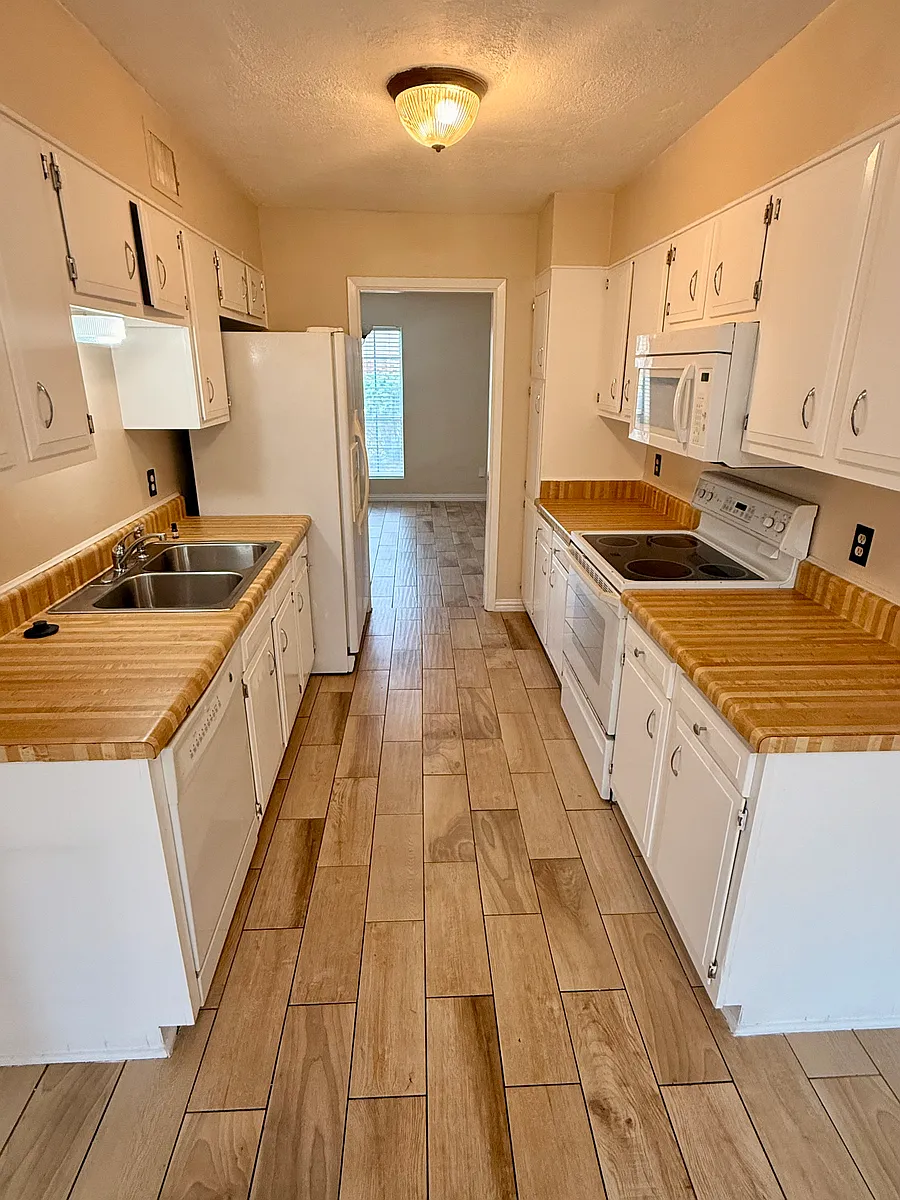 Building Photo - 5784 Townhouse Ln