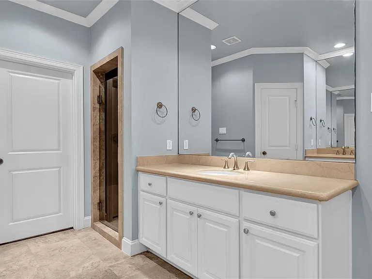 4631 Regent Manor Dr — Photo 18