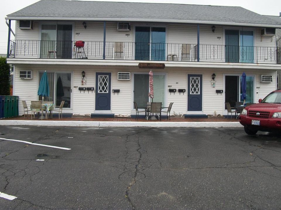 2nd image of 20 Fuller Acres APT 6