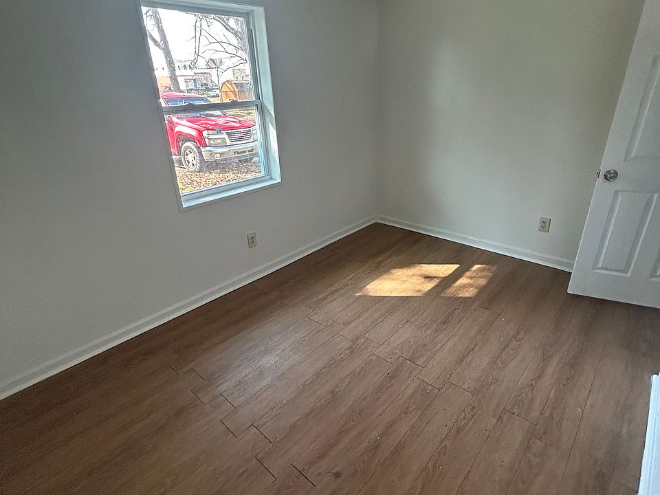 2nd image of 211 Park St #B