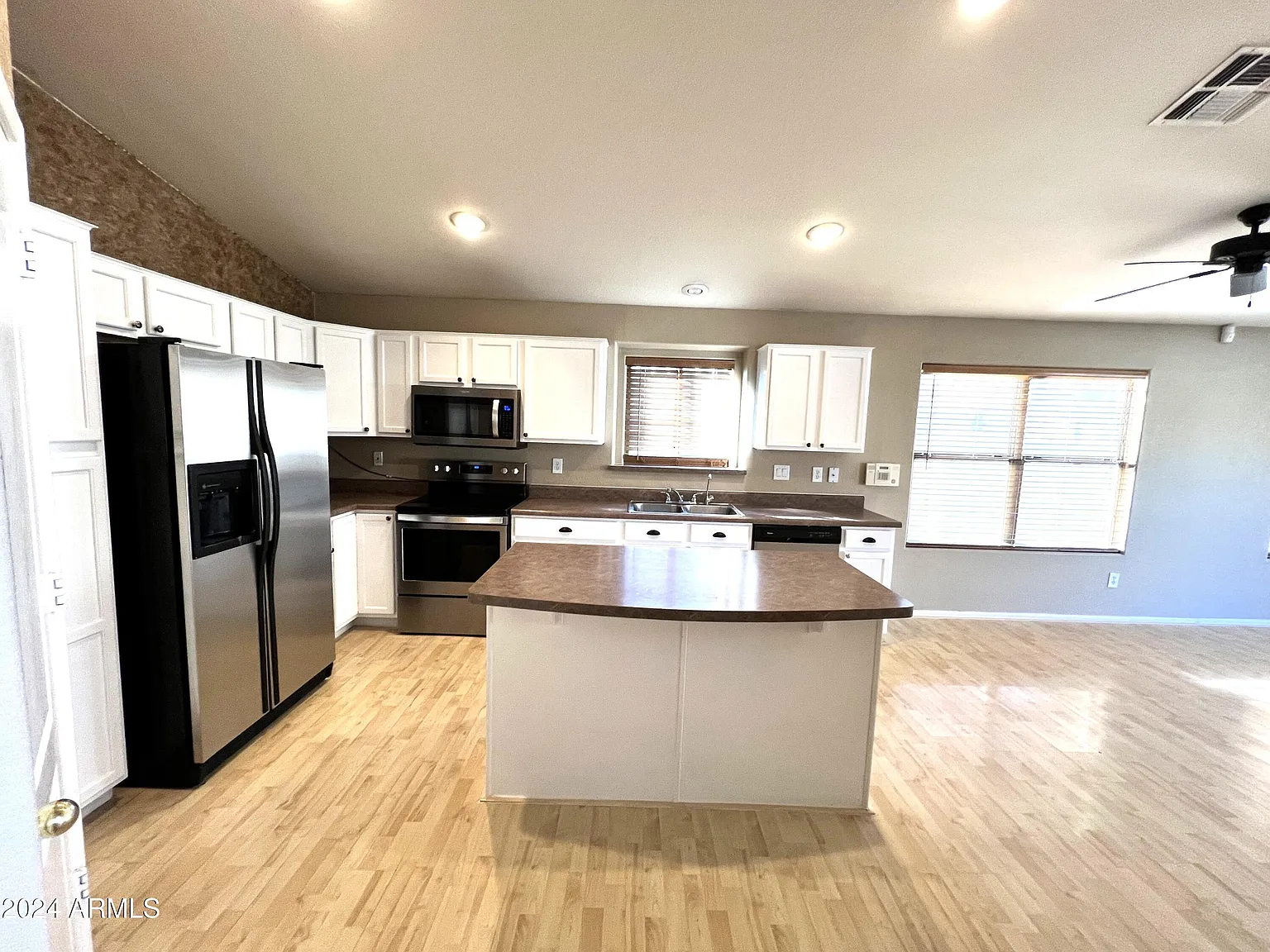 3 bed, 1862 sqft, $2,350 — Photo 4